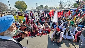 Farmers protest in Mohali on Friday (photo: IANS)