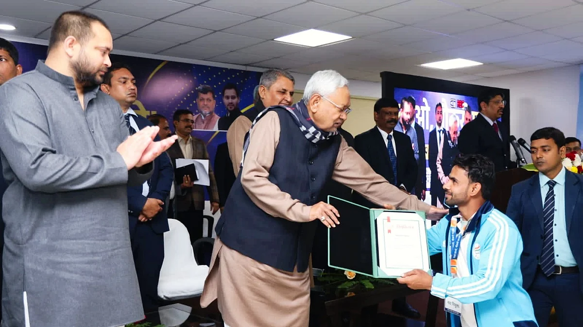 Tejashwi Yadav (left) with Nitish Kumar at a government event in January 2024 (photo: @yadavtejashwi/X)