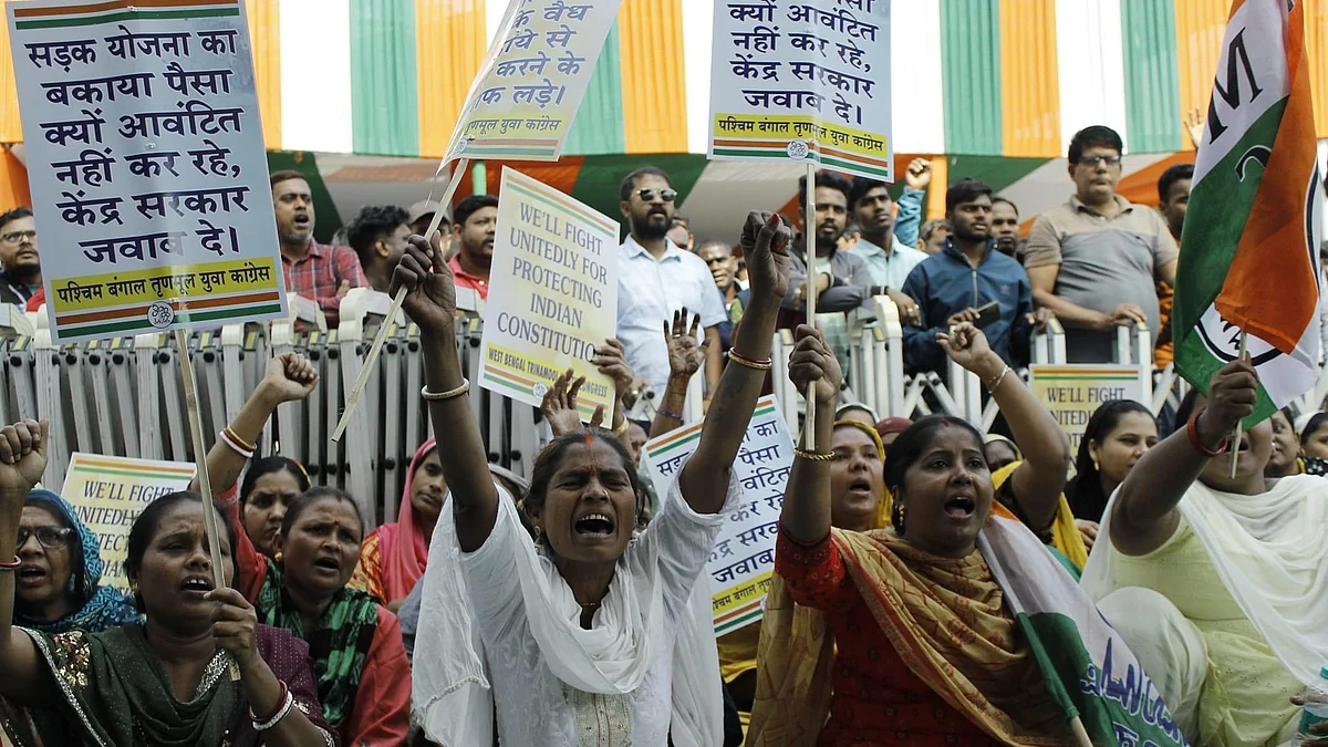3rd day of the Trinamool Congress' statewide protest over non-payment of dues by the Centre: youth wing sits in dharna on Red Road, Kolkata (photo courtesy @sayani06/X)