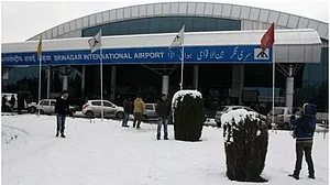 Snowfall in Kashmir valley disrupts flight operations