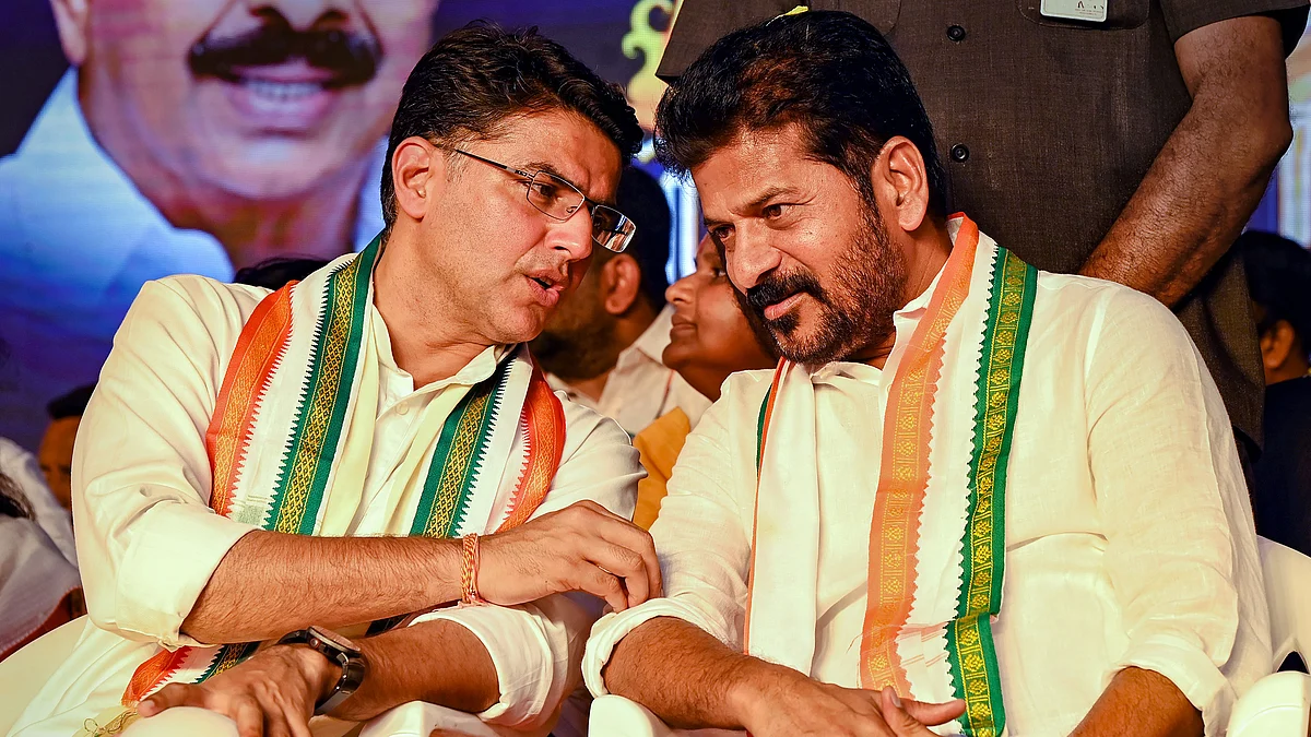 Telangana Chief Minister Revanth Reddy (pictured right) and Congress leader Sachin Pilot (left) during a public meeting at the Samaragni rally, in Thiruvananthapuram, on 29 Feb. (photo: PTI)