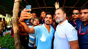 Rahul Gandhi with young traders in Deogarh, Gujarat (photo: @bharatjodo/X)