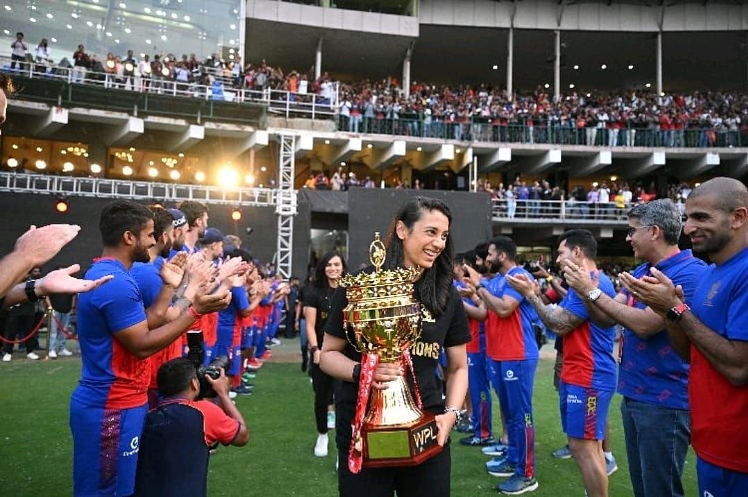 The WPL 2024 champions led by Smriti Mandhana get a guard of honour and an ovation from the men's team of the Royal Challengers Bengaluru on 19 March 2024 (photo courtesy RCB)