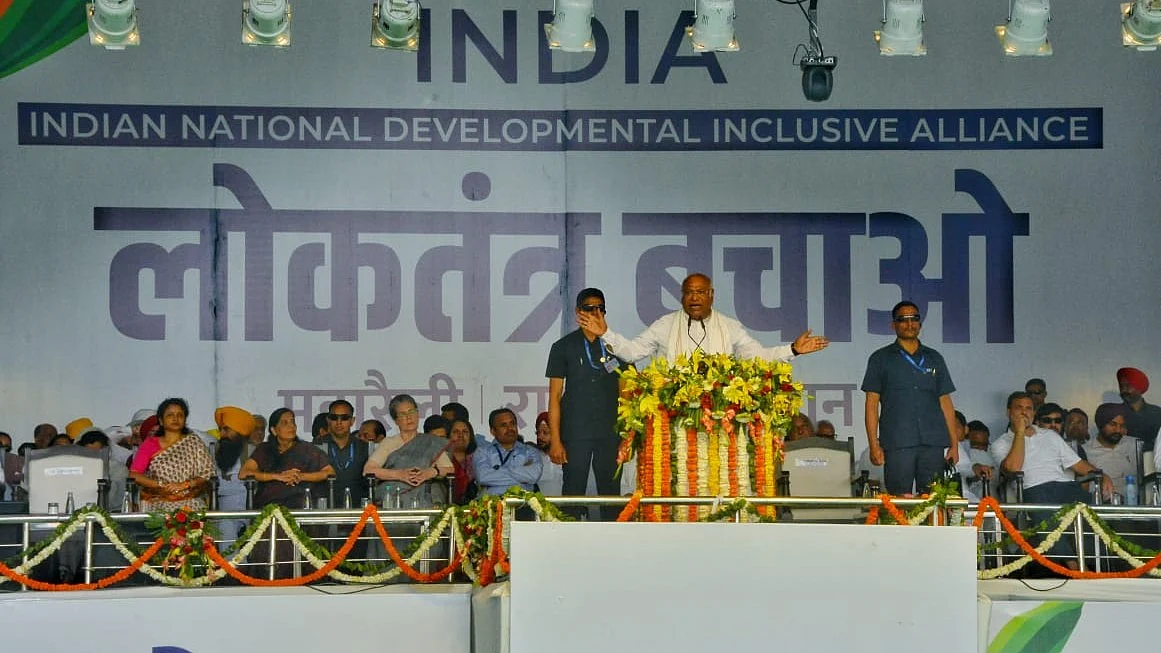 Congress chief Mallikarjun Kharge speaks during the INDIA bloc rally in New Delhi on 31 March (photo: Vipin/National Herald)
