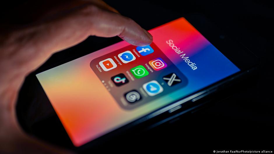 Educators accuse the social media platforms of interfering with student learning (photo: DW)