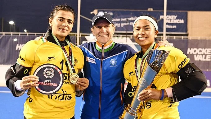 Schopman (pictured middle), a former Olympic gold medalist, has raised concerns over the preferential treatment given to the men's team (photo: @TheHockeyIndia/X)
