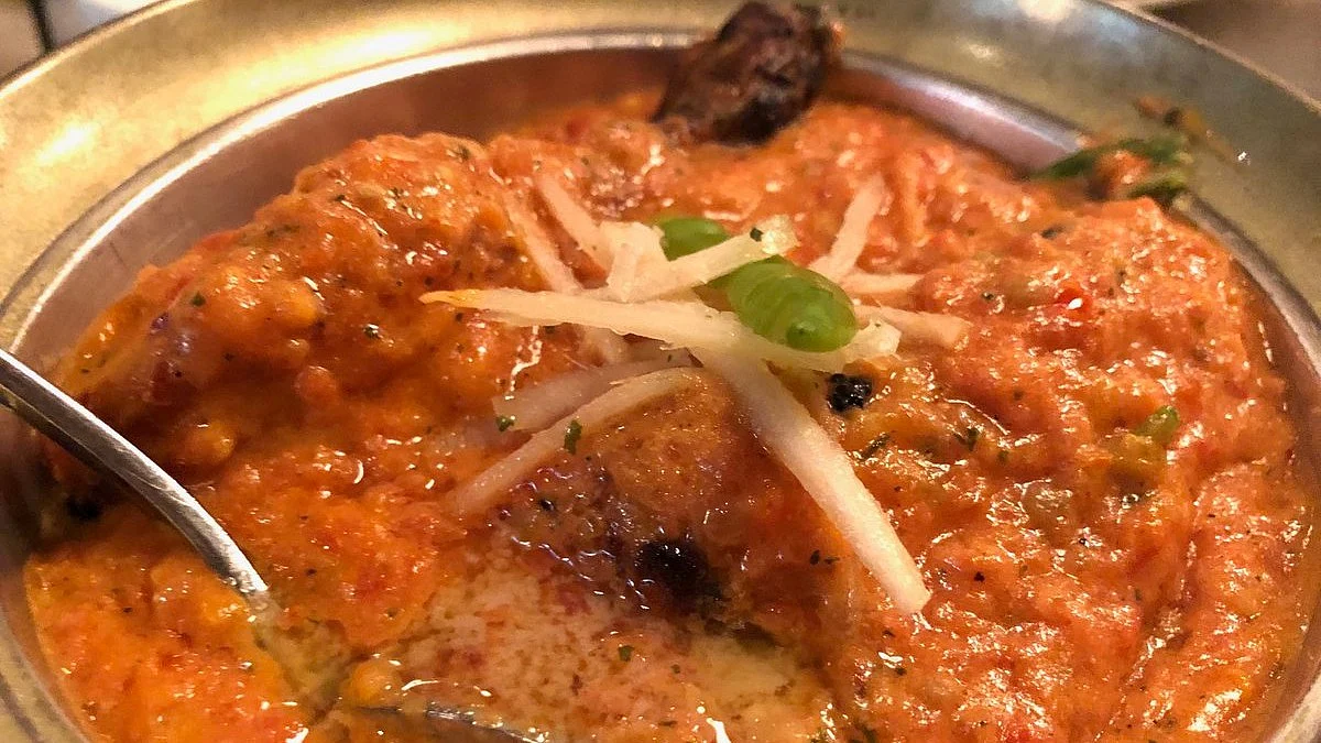 The contentious butter chicken a la Daryaganj (photo courtesy @virsanghvi/X)