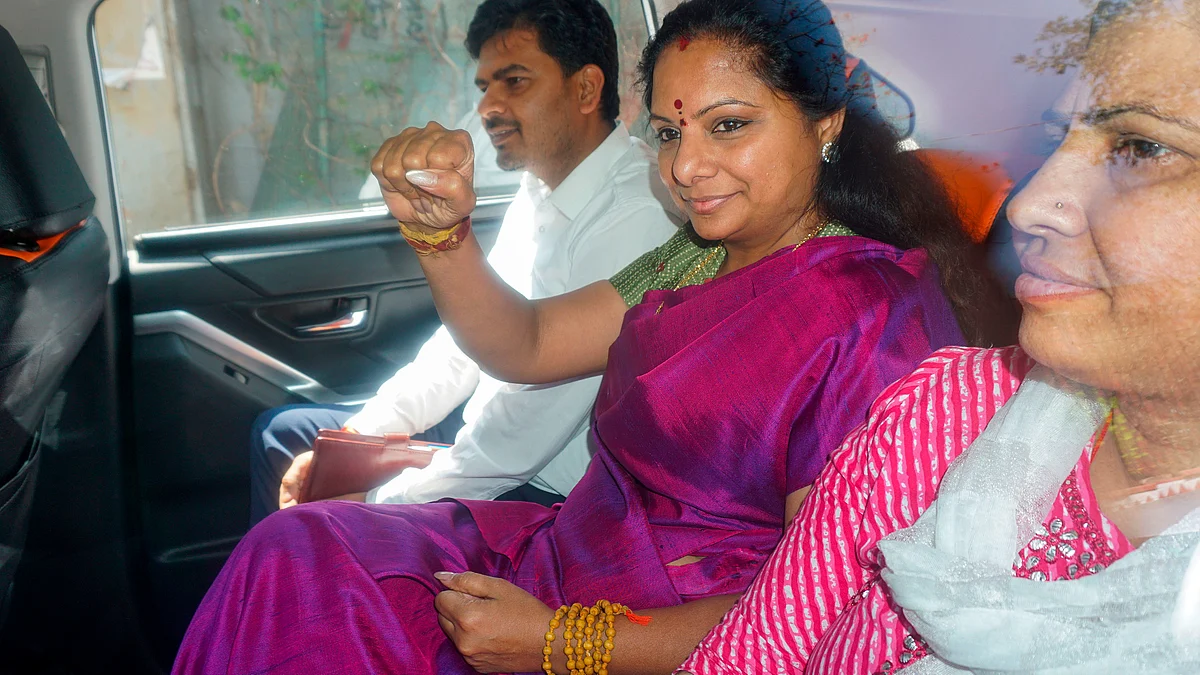 BRS leader K. Kavitha being taken to the Rouse Avenue Court in New Delhi on 23 March (photo: PTI)