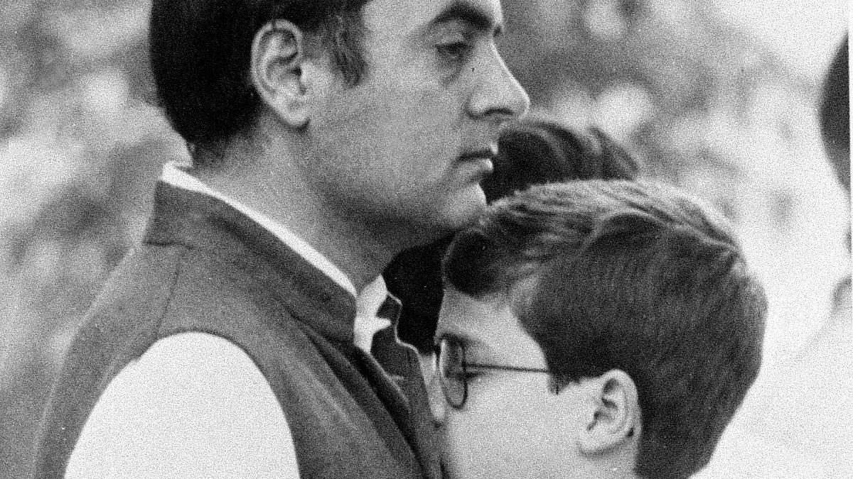 Rajiv Gandhi embraces a then-young Rahul Gandhi after the death of his mother Indira Gandhi; he himself would be assassinated in 1991 (photo: Sondeep Shankar)