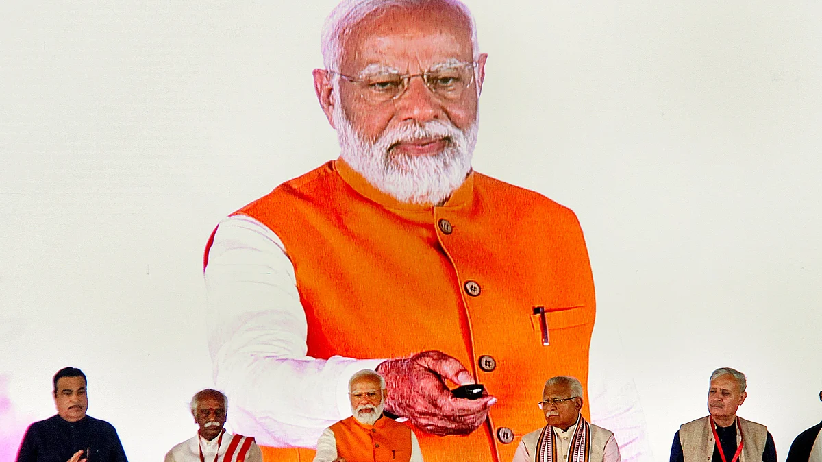 PM Modi with party leaders in Gurugram (photo: PTI)