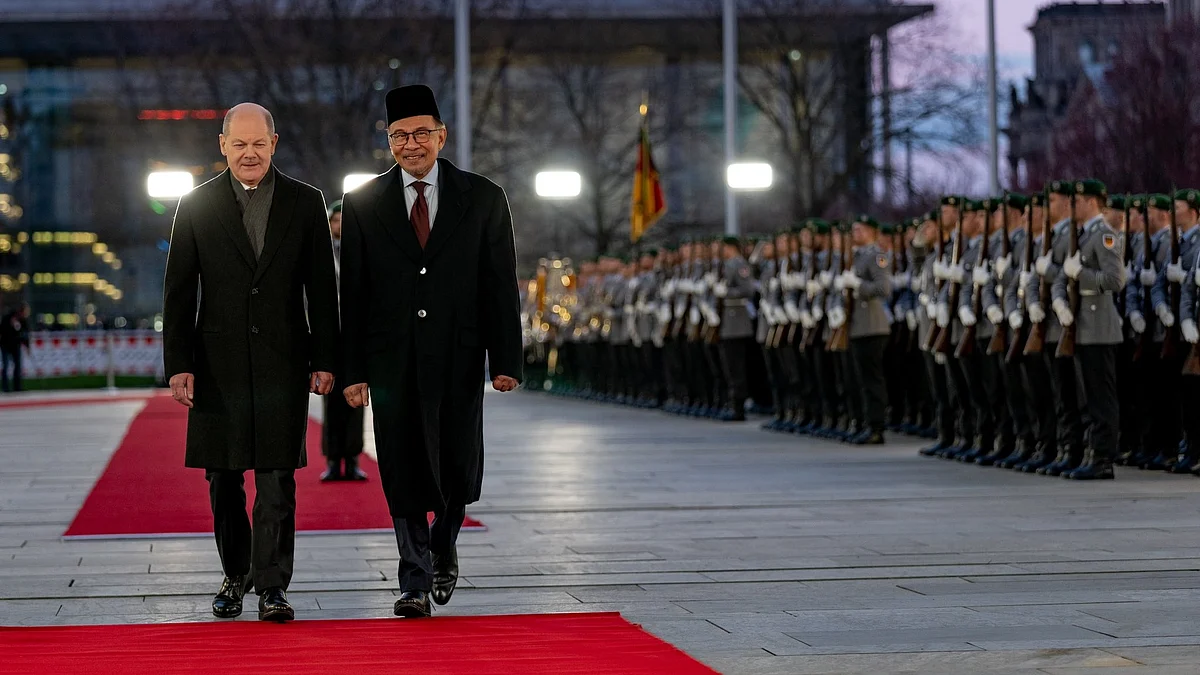 Malaysian PM Anwar Ibrahim (pictured right) held a meeting with his counterpart, Chancellor Olaf Scholz (left) at the Federal Chancellery on 11 March. (photo: @anwaribrahim/X)