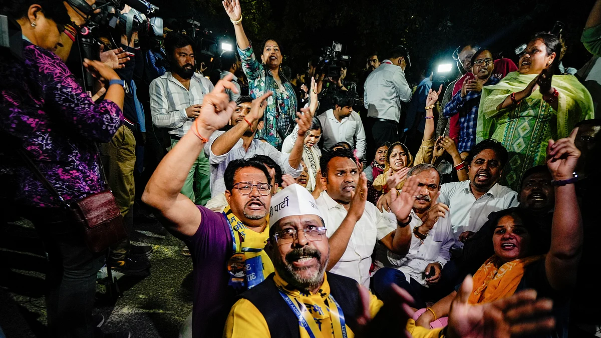AAP supporters gather during Kejriwal's arrest (photo: PTI)