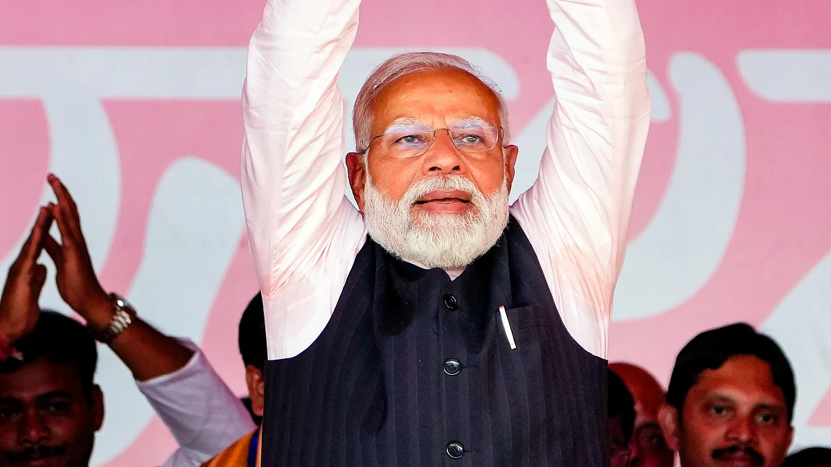 PM Narendra Modi at a rally in Arambagh in West Bengal's Hooghly district (photo: PTI)