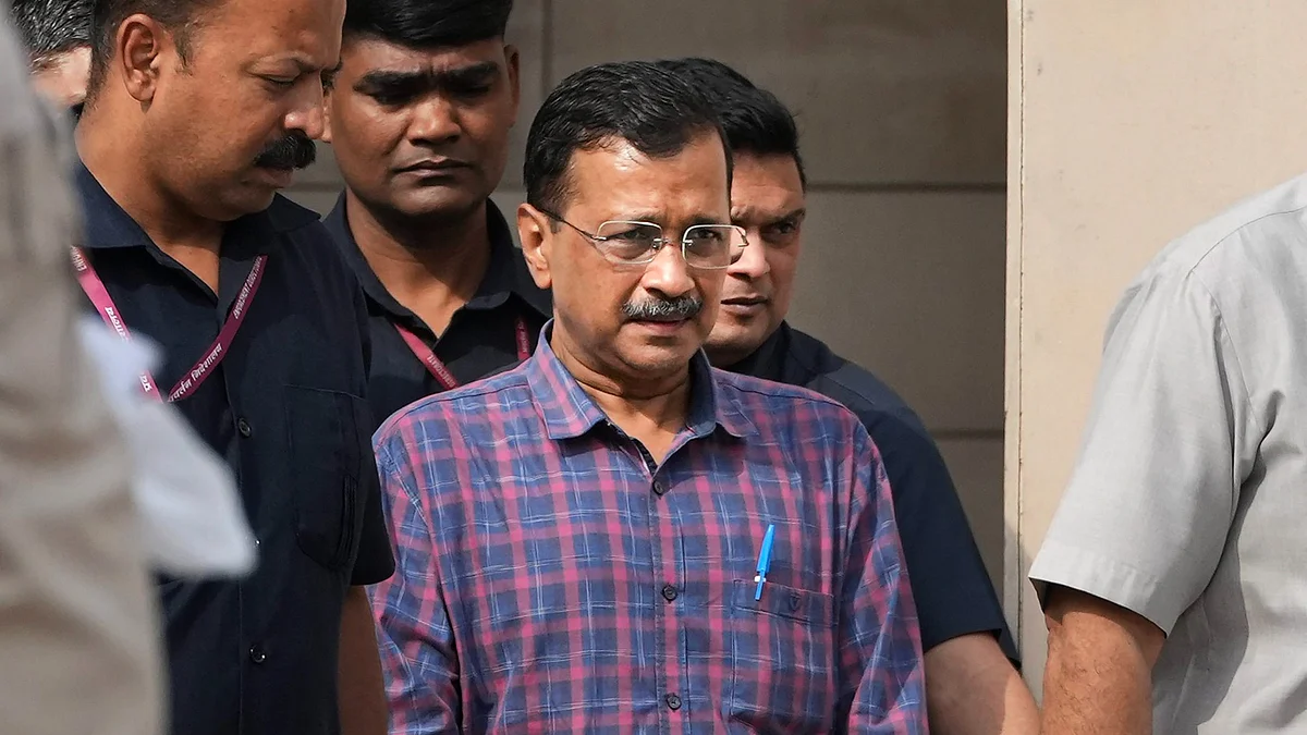 AAP convenor Arvind Kejriwal leaves Rouse Avenue Court in New Delhi on 9 April (photo: PTI)