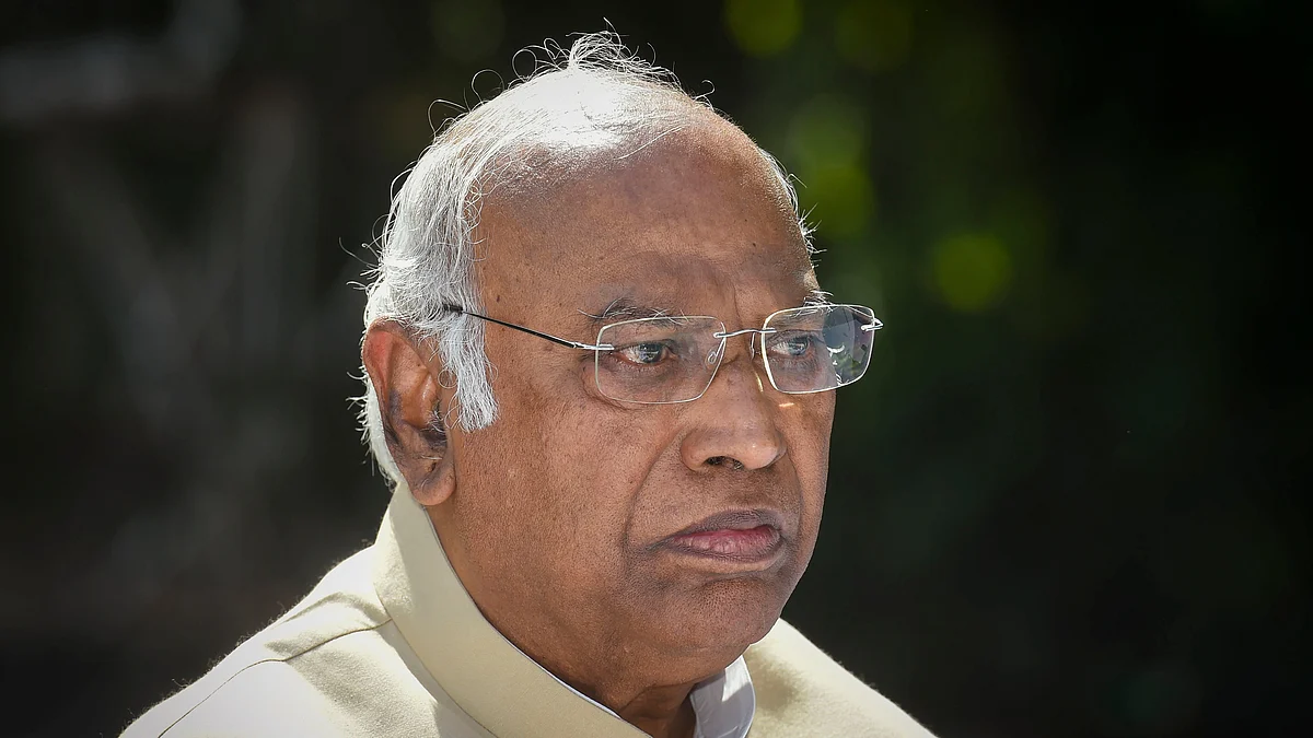 Kharge called for voters to safeguard democracy and cast their votes (photo: PTI)