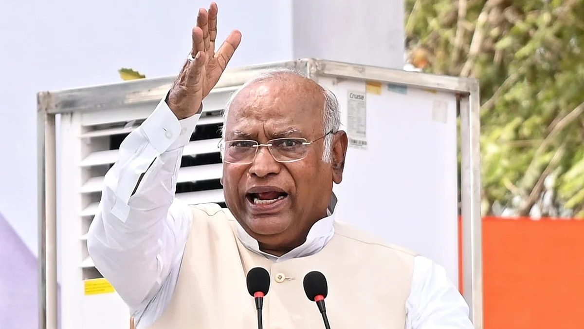 Kharge criticised the govt's failure to address unemployment, citing data from institutes like IITs and IIMs (photo: Vipin/National Herald)