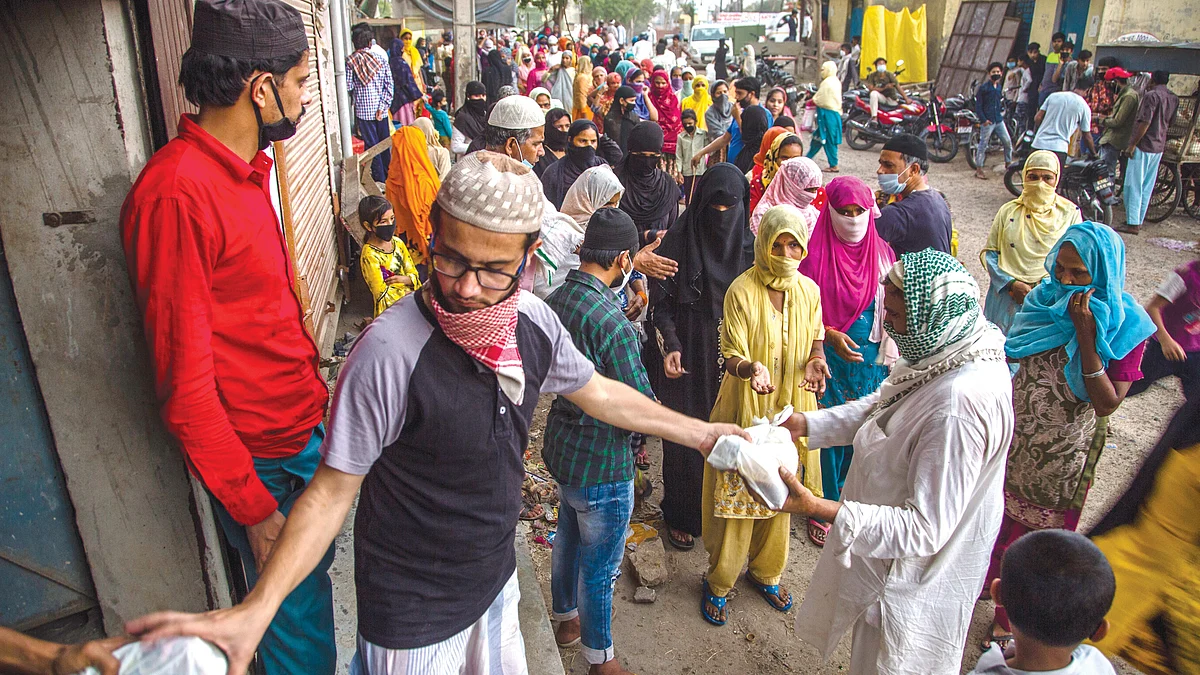 Muslim volunteers distributing food to the needy in Delhi's riots-affected Mustafabad area after the government relaxed the Covid lockdown in May 2020 (photo: Yawar Nazir via Getty Images)