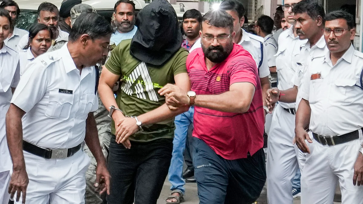 Bengaluru Cafe blast accused being produced at court by NIA officials in Kolkata on 12 April (photo: PTI)
