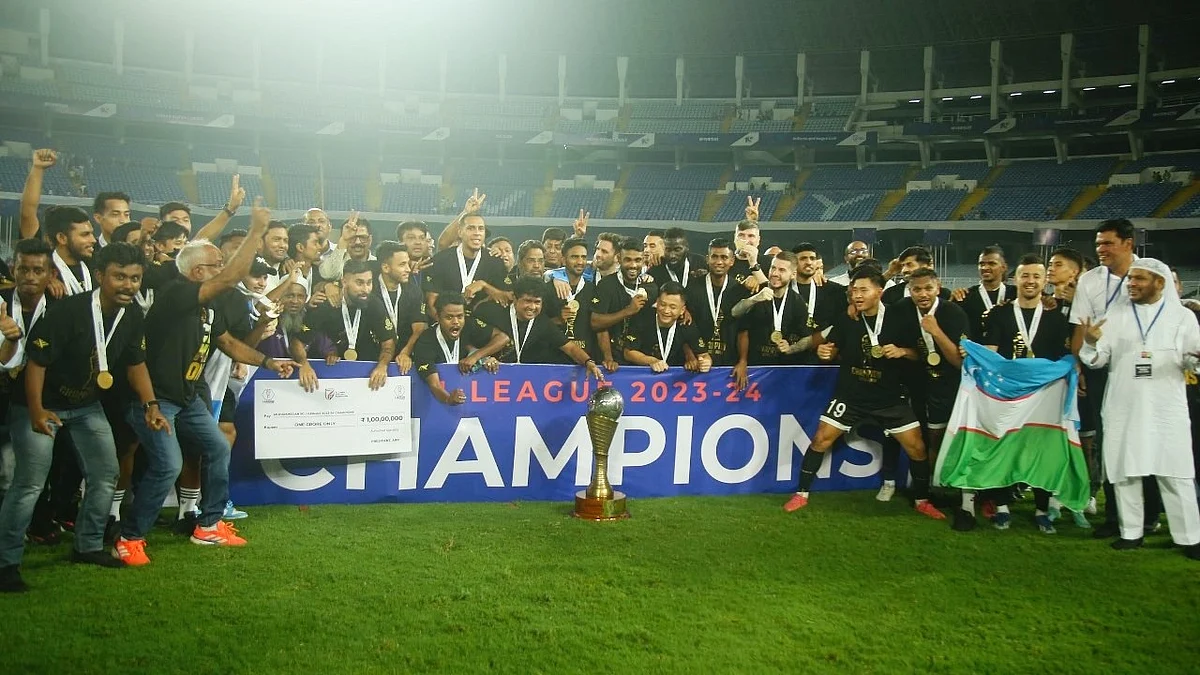 In black-and-white: Mohammedan Sporting players with the elusive I-League trophy at Salt Lake Stadium on Saturday (photo: AIFF)