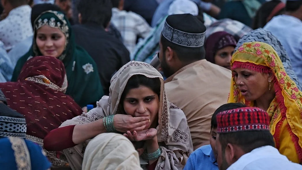 Women break their fast