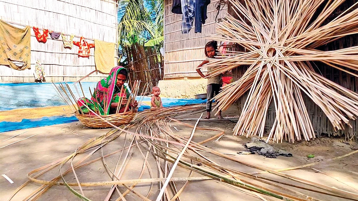 The day before the weekly market, women in Na-mati, Assam, work overnight to make as many baskets as possible, paying with chafed hands and aching bodies (photos: Mohibul Hoque)