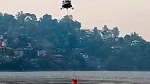 Forest fire reaches Nainital's High Court Colony; army called in