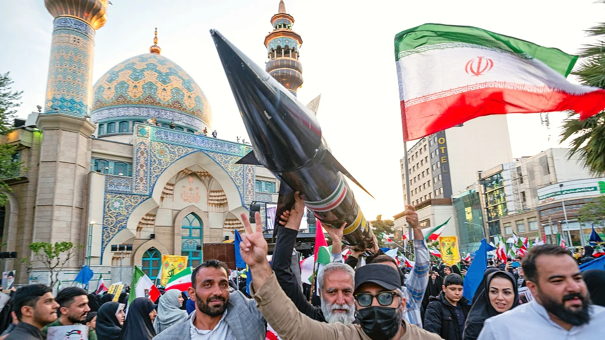 US intensifies search for missing pilot after Tehran calls Iranians to help capture ‘enemy’