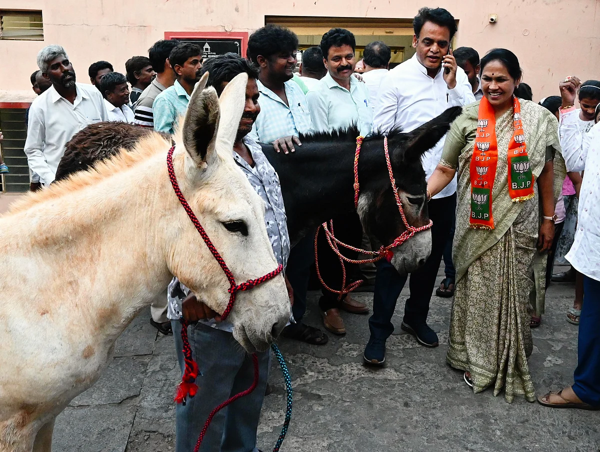 Shobha Karandlaje with her new friends