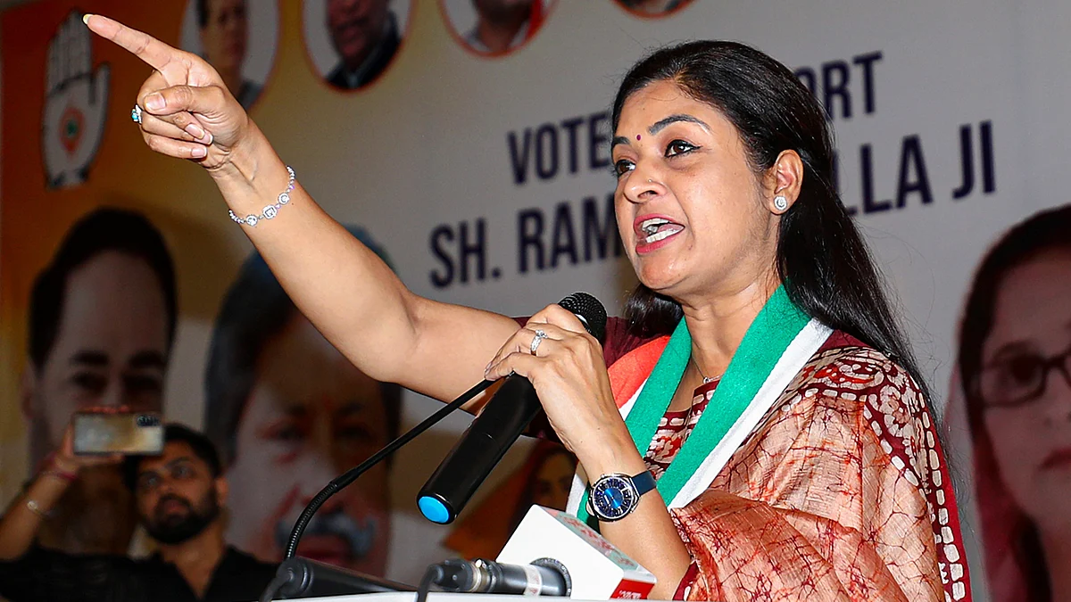 Alka Lamba addresses a public meeting in Jammu on 23 April (photo: PTI)