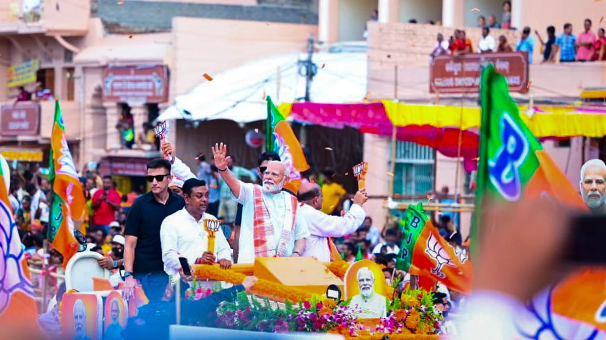 Narendra Modi and Sambit Patra during a roadshow in Puri on 20 May (photo: PTI)