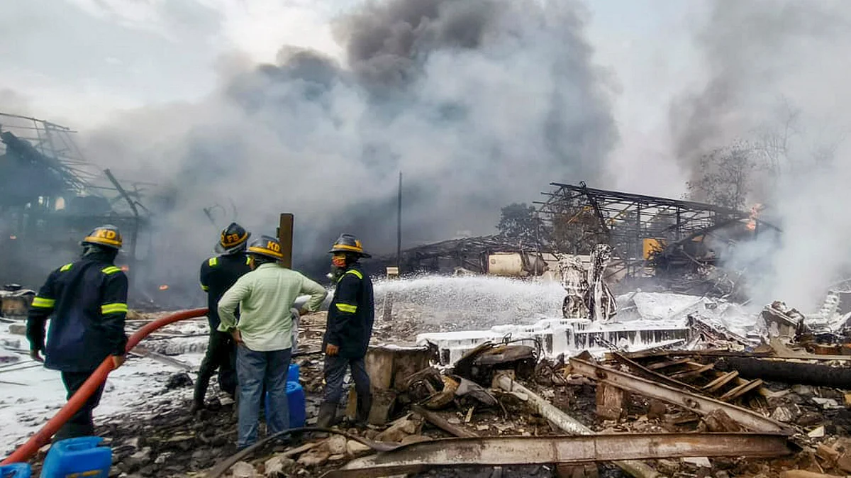 Firefighters battle the blaze and conduct rescue operations at the Thane factory blast (photo: PTI)