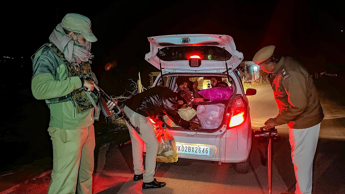 Security personnel stand guard during cordon-and-search-operation in Pooch district, Sunday, 5 May (photo: PTI)