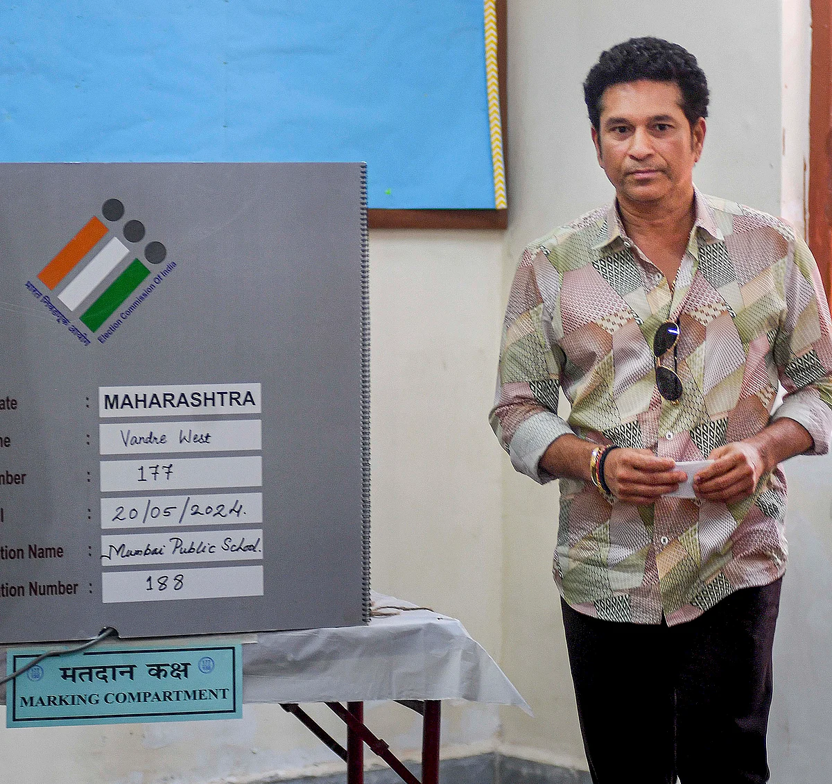 Cricket icon Sachin Tendulkar in a polling booth (photo: PTI)