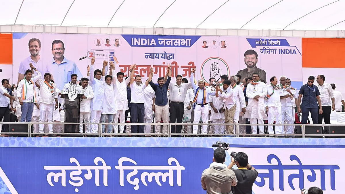 Rahul Gandhi, along with local leaders at an election rally Delhi (Photo: Vipin/NH) 