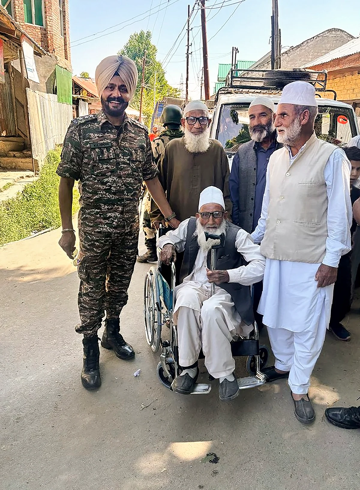 A glimpse of voters in J&K (photo: PTI)