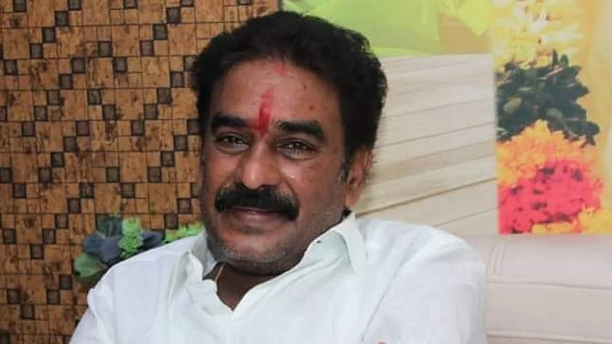 Sitting YSCRP MLA from Macherla, Pinnelli Ramakrishna Reddy, accused of damaging an EVM (photo courtesy @PrkYsrcp/X) 