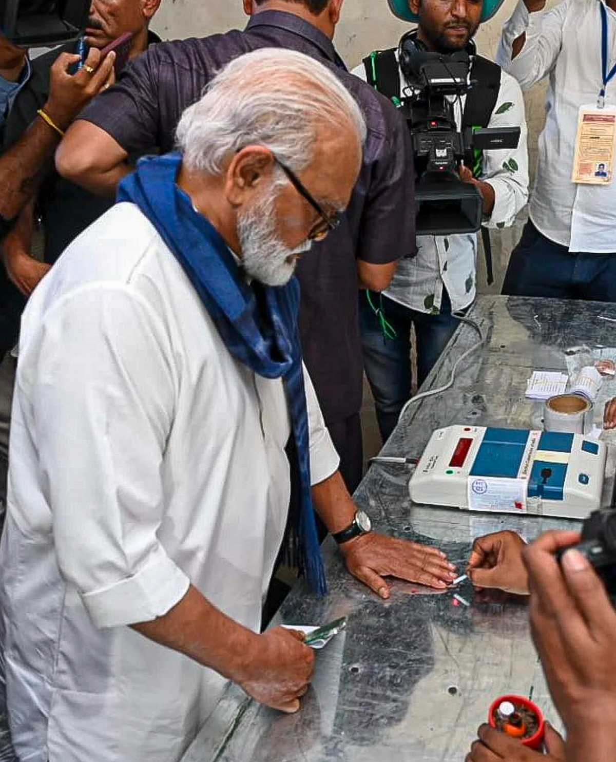 Minister Chhagan Bhujbal votes in Mumbai (photo: PTI)