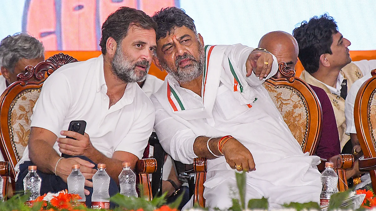 Rahul Gandhi with DK Shivakumar during a public meeting in Mandya district on 17 April (photo: PTI)