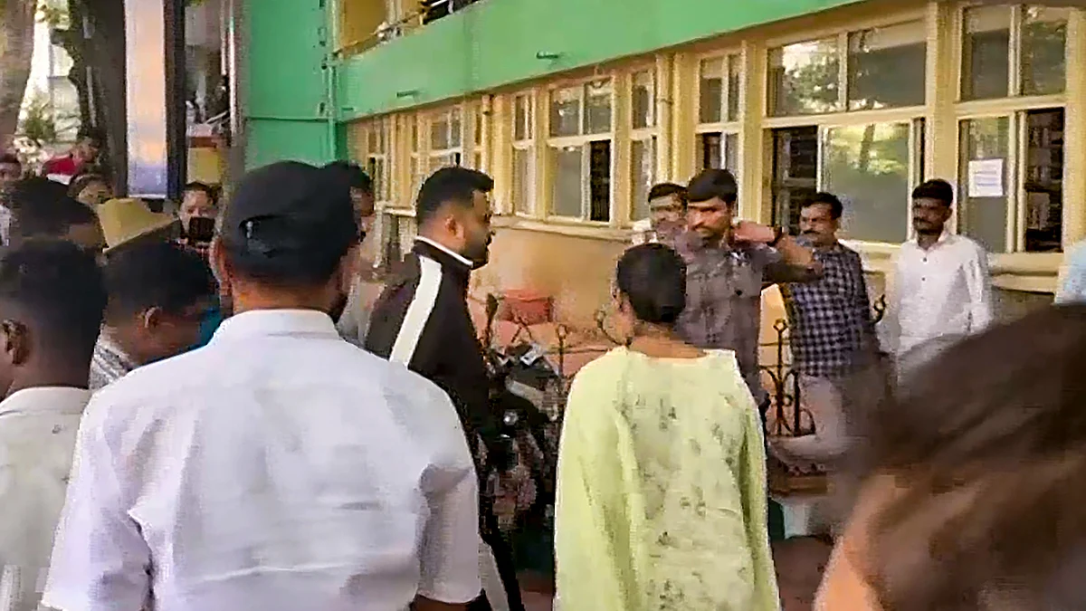 Prajwal Revanna being produced at Bengaluru court on 6 June (photo: PTI)