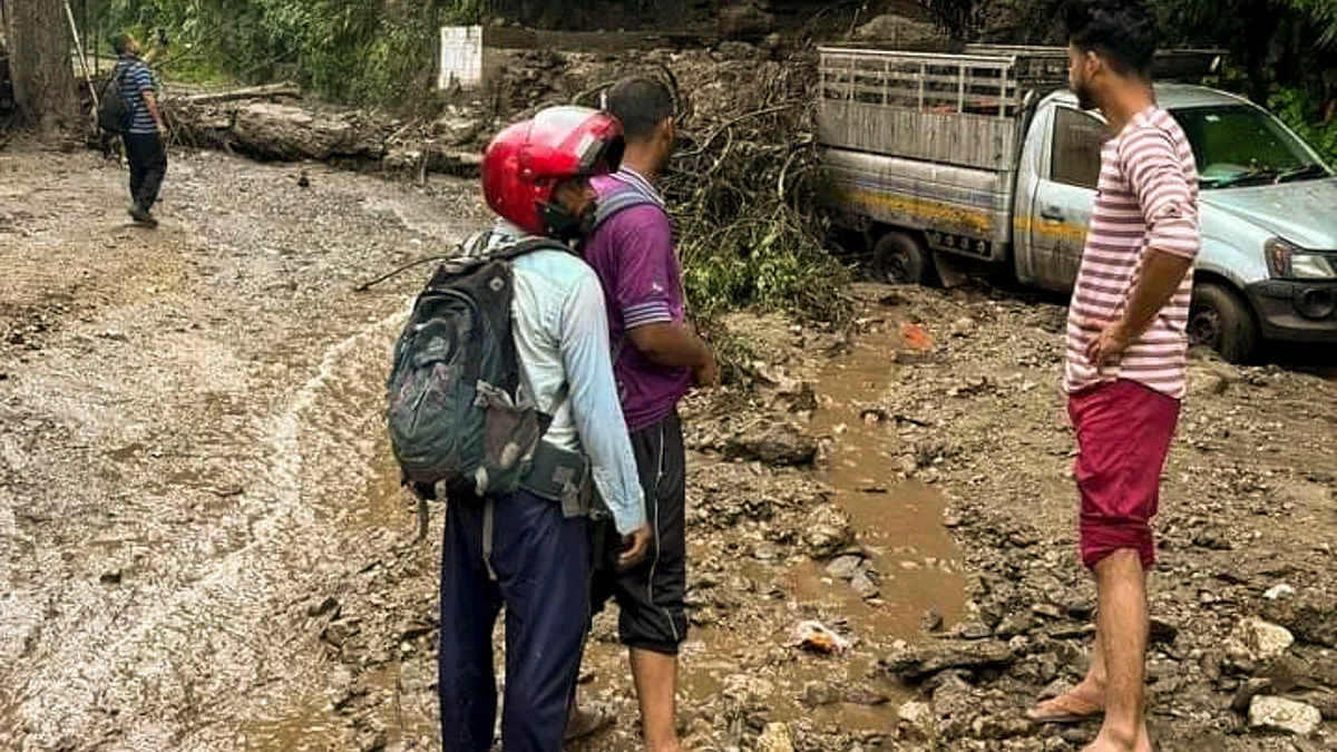 A road blocked by debris after heavy rainfall in Solan on 24 June (photo: PTI)