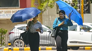 Women cover themselves during the heatwave in New Delhi on 14 June (photo: PTI)
