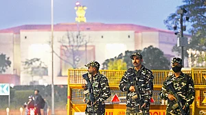 Govt orders withdrawal of NSG commandos from VIP security, CRPF to take charge