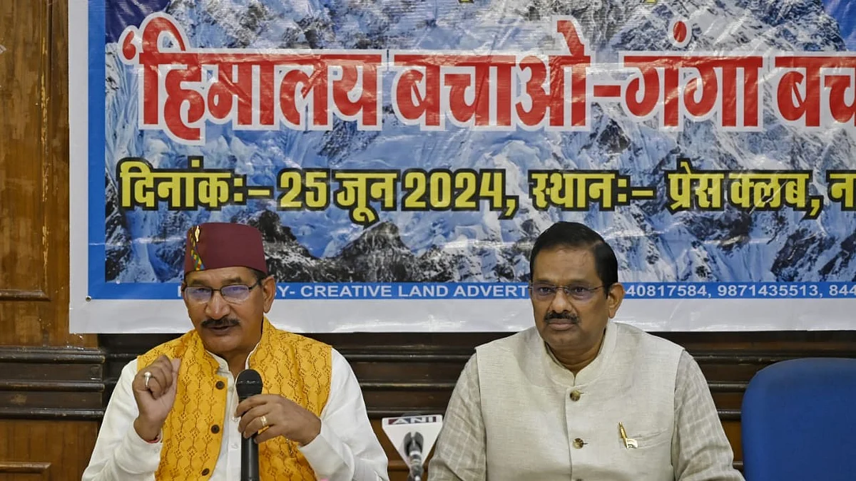 Kishore Upadhyay (left) and Avinash Mishra at a press conference (photo: Vipin/National Herald)