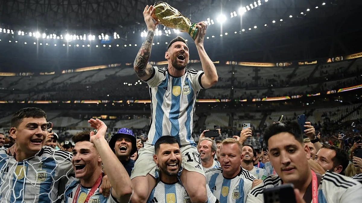 Lionel Messi with the 2022 World Cup (photo: Getty Images)