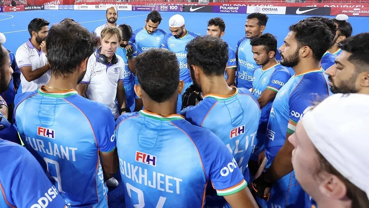 Indian hockey squad with Craig Fulton, the national team coach. (photo: Hockey India)

