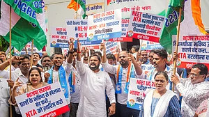 NEET: SC refuses to defer counselling, 1,563 students to take re-test on 23 Jun