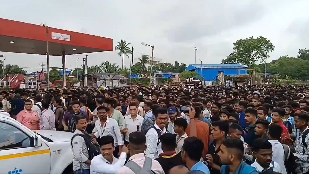 Mumbai: Stampede-like situation near airport as thousands gather for limited job vacancies