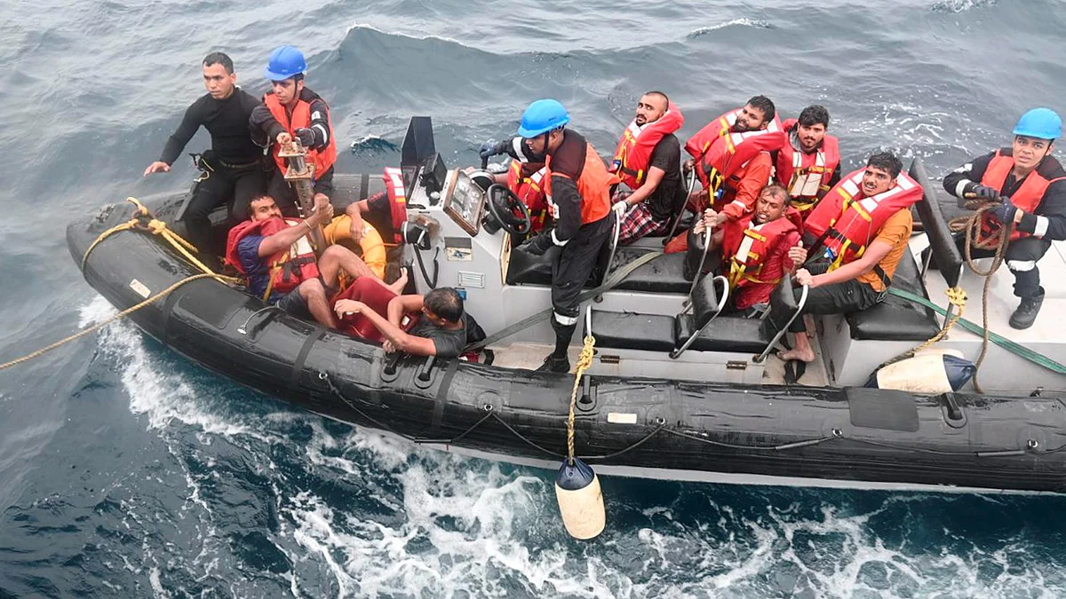 Indian Navy personnel carry out rescue operation on 18 July (photo: PTI)