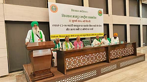 Farmers' unions call to burn BJP effigies on 1 Aug, tractor marches on 15 Aug