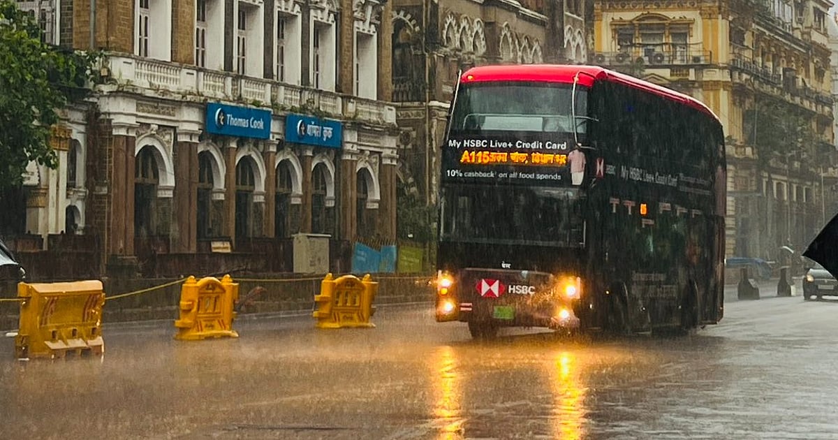 ठाणे जिले में भारी बारिश के कारण लोग अधिक सुरक्षित स्थानों पर चले गए हैं ठाणे जिले में भारी बारिश के कारण लोग अधिक सुरक्षित स्थानों पर चले गए हैं
